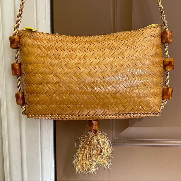 Vintage Handbags - Vintage Valerie tan & yellow hand woven straw shoulder bag purse